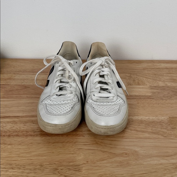 Veja White Black Casual Sneakers - Picture 5 of 16